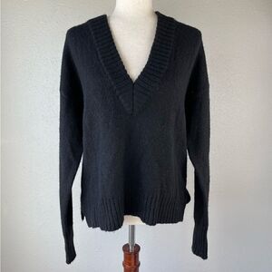 NWT Bar III V-Neck Sweater Size L